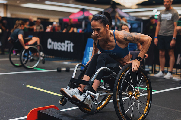 An athlete during WheelWOD and adaptive training in inclusive CrossFit classes 